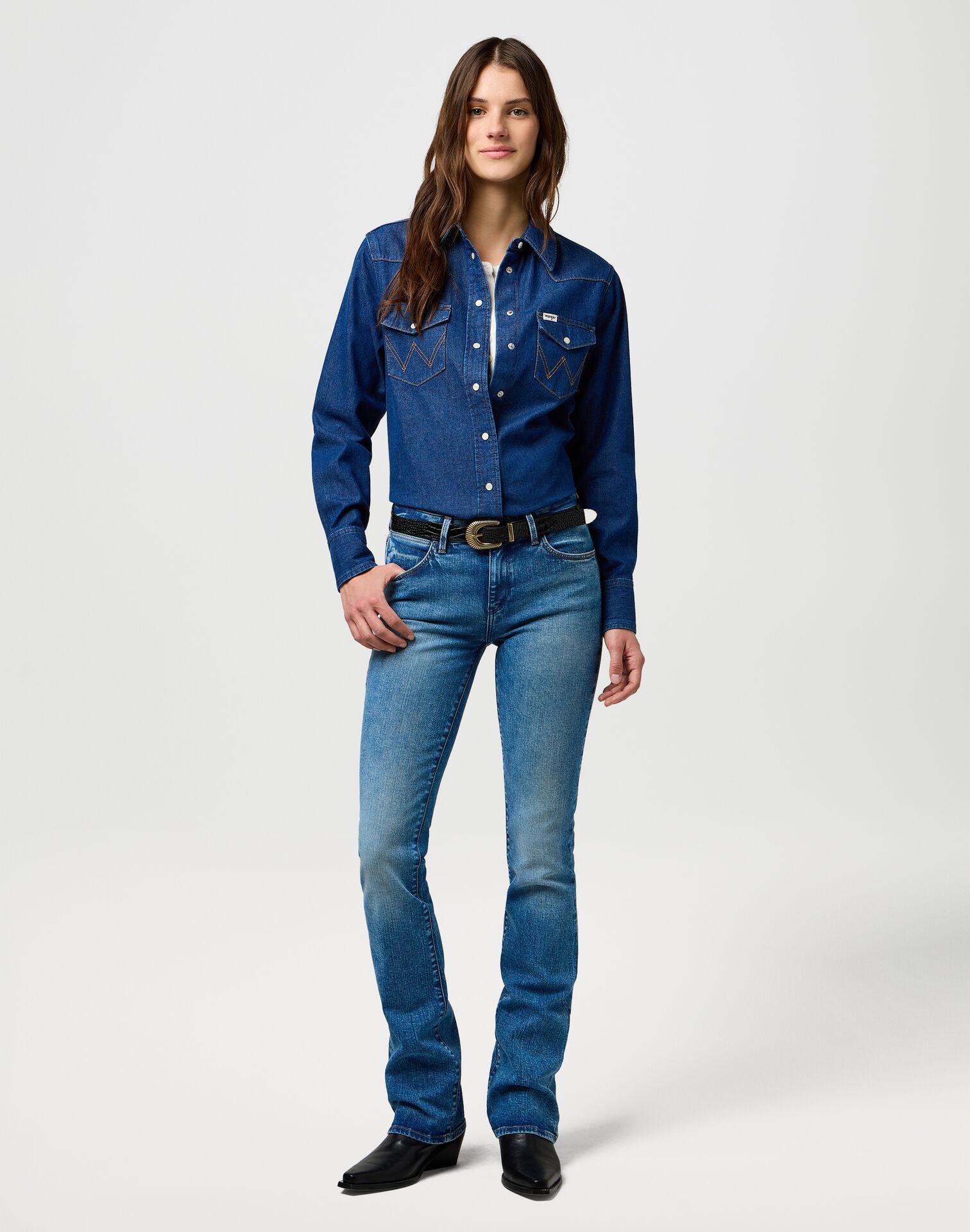 חולצת ג'ינס מכופתרת