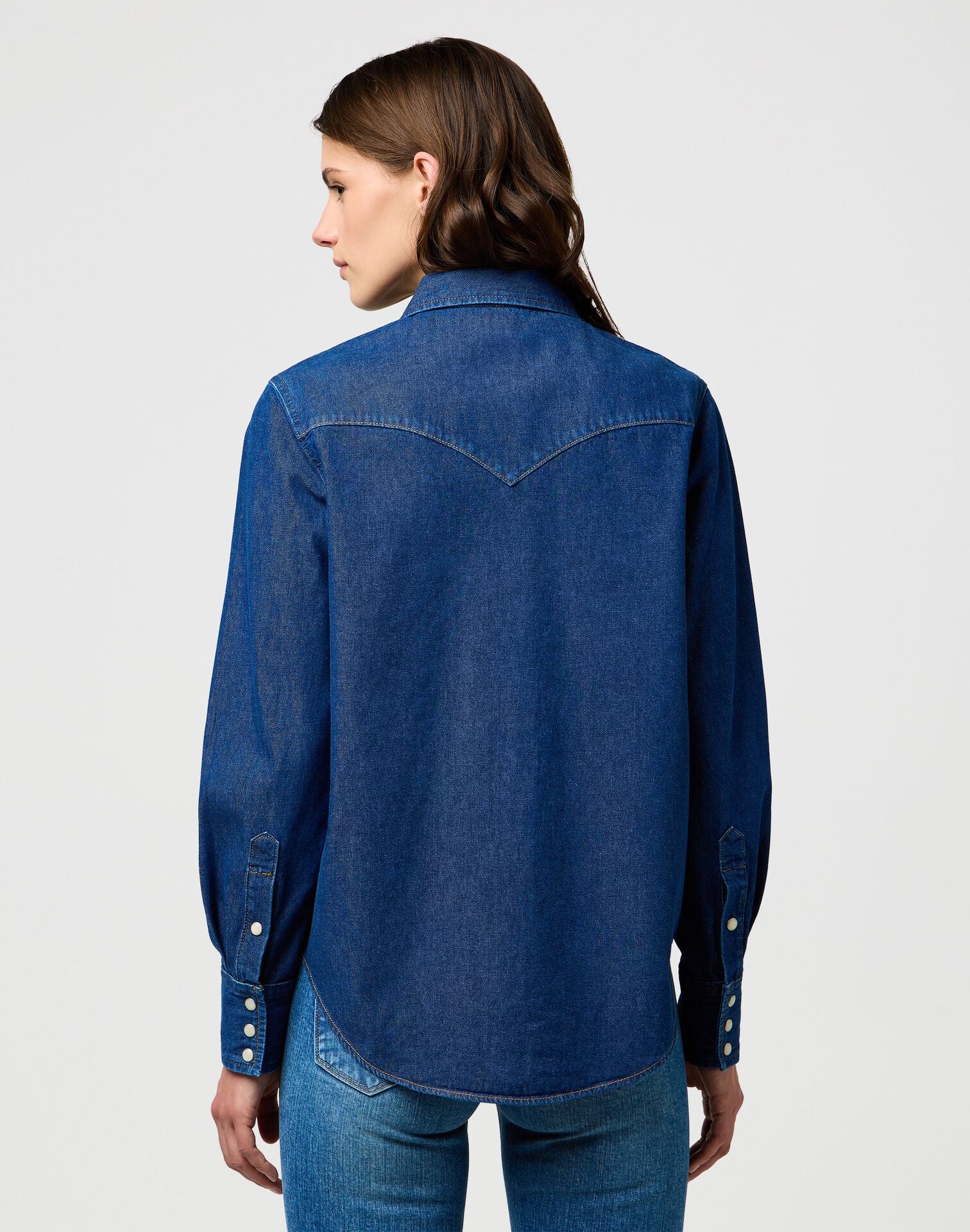 חולצת ג'ינס מכופתרת