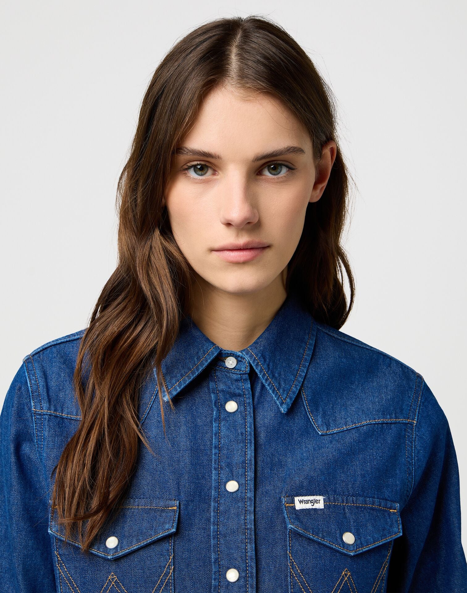 חולצת ג'ינס מכופתרת