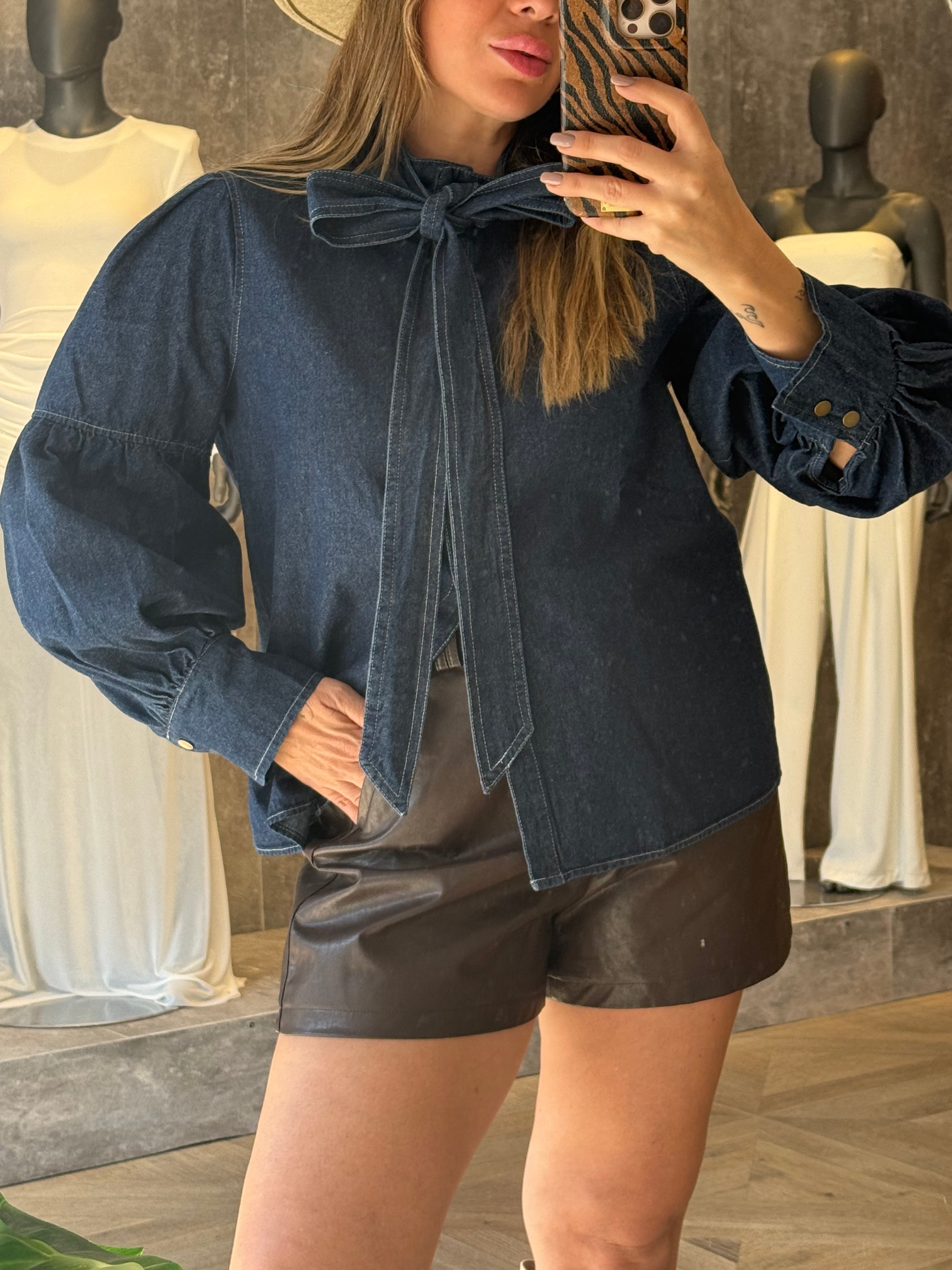 חולצת ג׳ינס עניבה