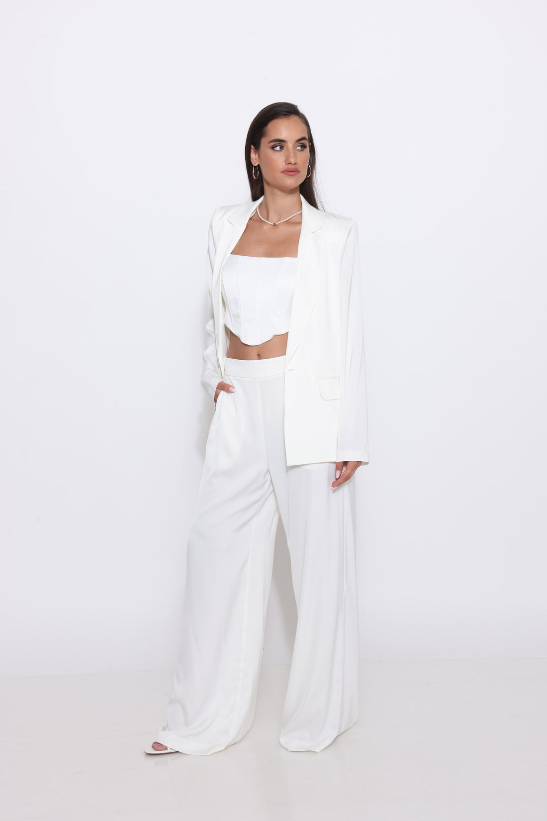 חליפת סאטן לורן