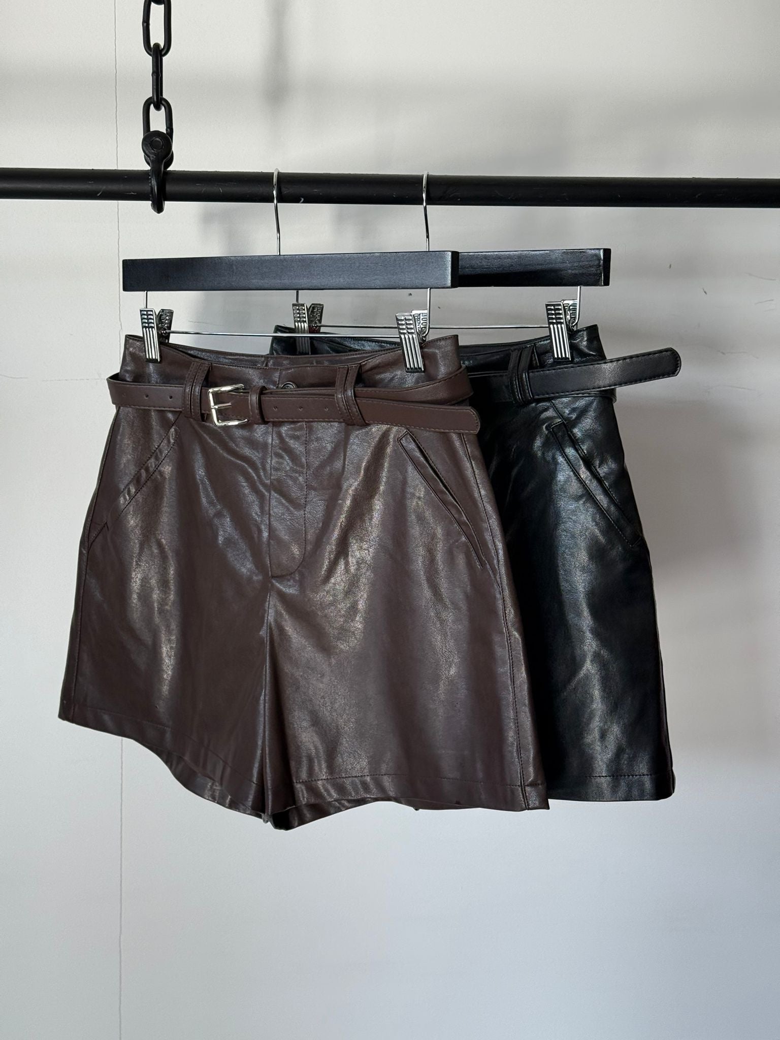 מכנס שורט בניה