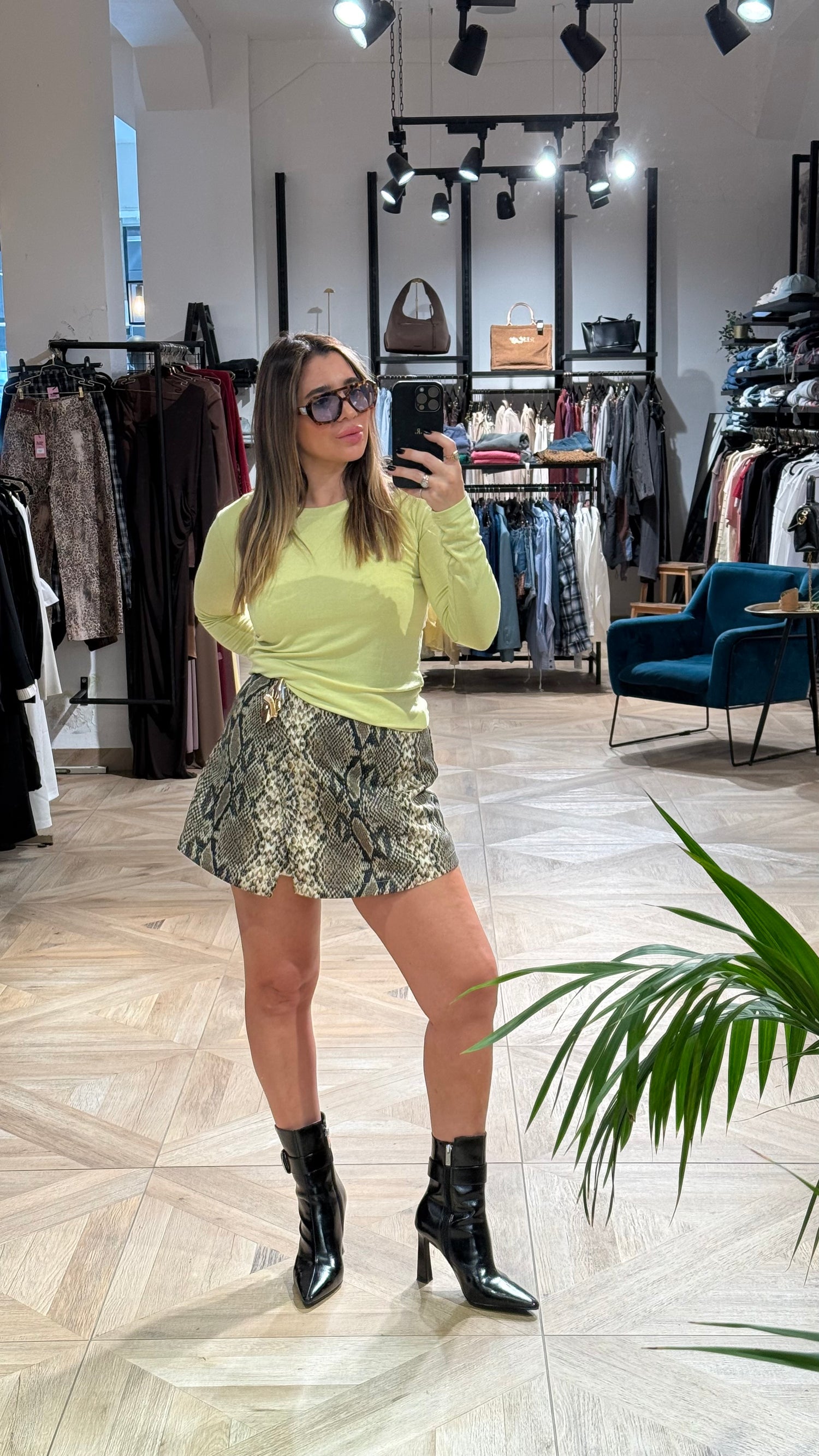 lookbook image shop_this_look_AVdw3f